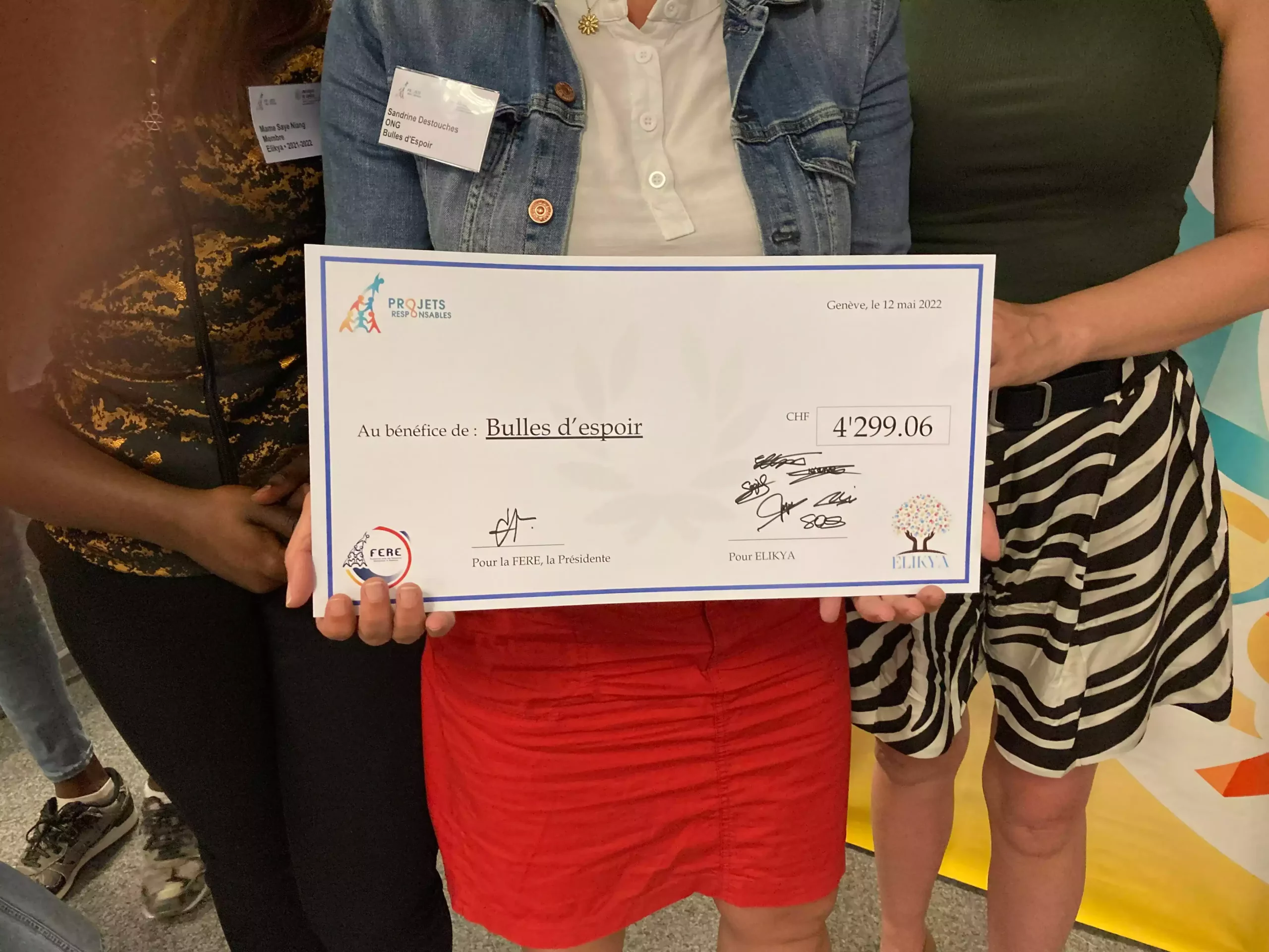 5072_2022_Chq_TrèsGrosPlan-Bulles-hi-min